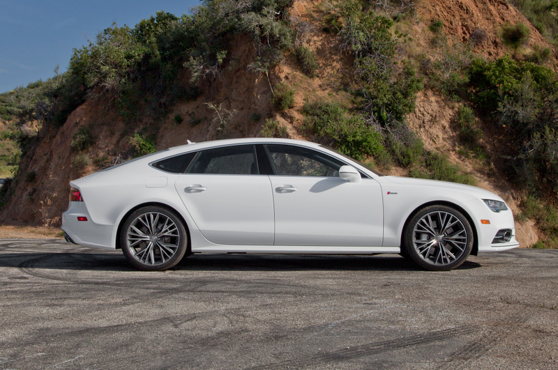 Illustration for article titled All Porsche needed to fix the Panamera was a little rear quarter window (and 991 butt)